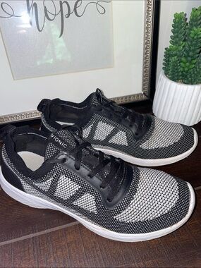Vionic Sky Lenora Women's Black & White Knit Lace-Up Leisure Shoes Size 8.5